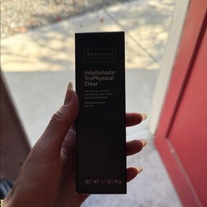 Intellishade TruPhysical Clear spf 50